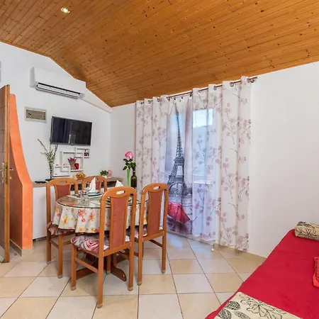 Apartment 1 Bedroom Beautiful In *