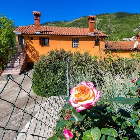 1 Bedroom Beautiful In Appartamento Brseč