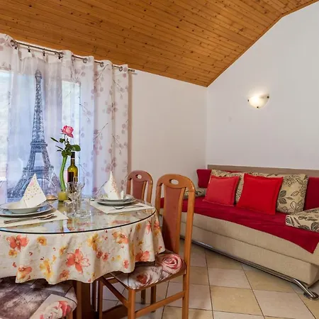 Apartment 1 Bedroom Beautiful In *