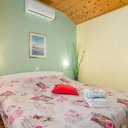 1 Bedroom Beautiful In Appartamento