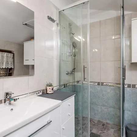 Apartment 1 Bedroom Beautiful In *