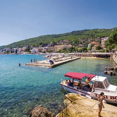 1 Bedroom Beautiful In Appartamento Brseč
