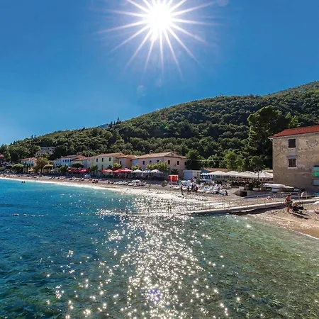1 Bedroom Beautiful In Brseč